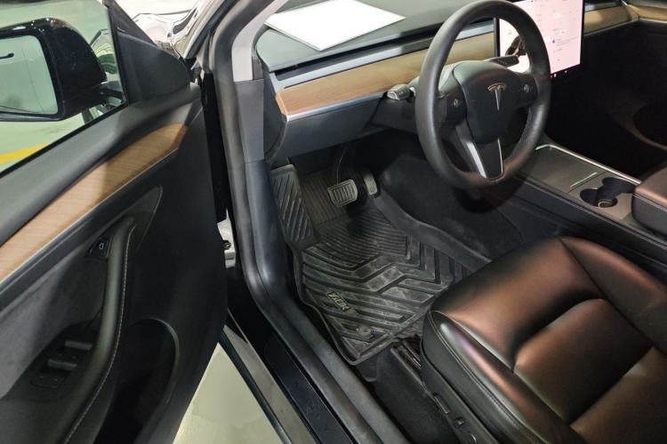 Used Tesla Model Y 2021 Long-Range All-Wheel-Drive Version
