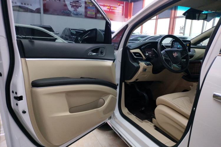 Used Buick GL8 2023 Facelifted Land Cruiser Executive Luxury Version
