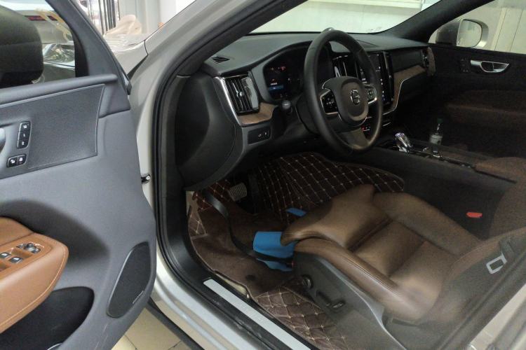 Used Volvo XC60 New Energy 2023 T8 Plug-in Hybrid Long-Range All-Wheel Drive Smart Luxury Edition