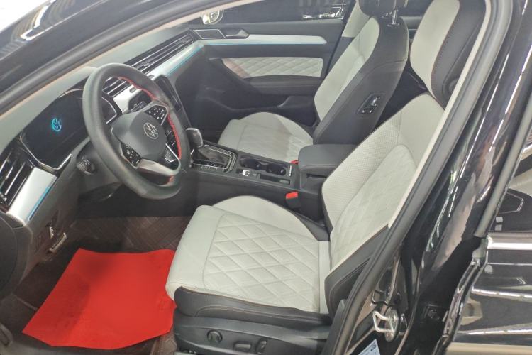 Used Volkswagen Magotan 2024 2 Million Units Zhongxiang Version 330TSI DSG Luxury Edition
