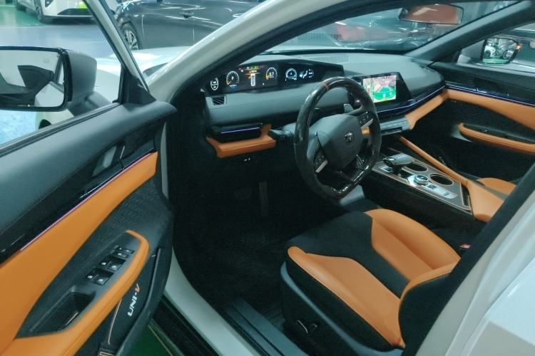 Used Changan UNI-V 2024 2.0T Classic Sport Edition
