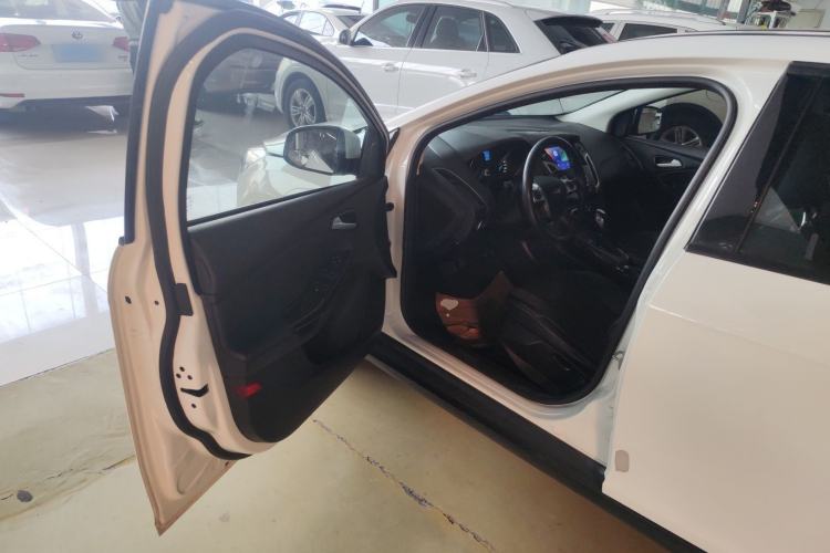 Used Ford Focus 2012 Hatchback 1.6L Automatic Fashion Edition
