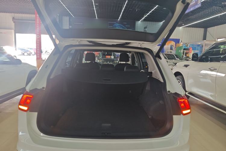 Used Volkswagen Tiguan L 2019 330TSI Automatic Two-Wheel Drive Smart Luxury Version China V Emission Standard
