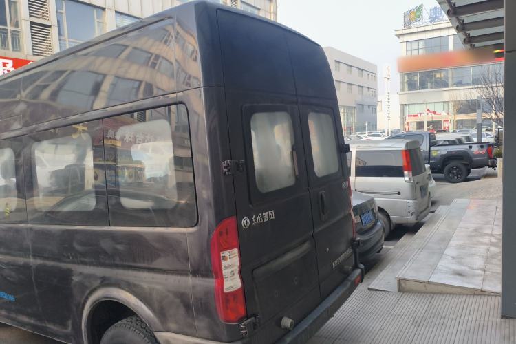 Used  Yufeng 2023 V9+ 2.0T Manual Front-Drive Multi-Function Mid-Roof High-Roof 7/8/9-Seater