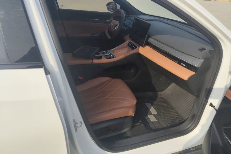 Used  L6 2025 EM-i 140km Starship Edition
