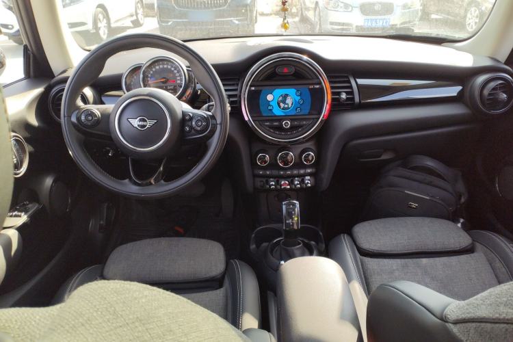 Used  MINI 2019 1.5T COOPER Classic Edition
