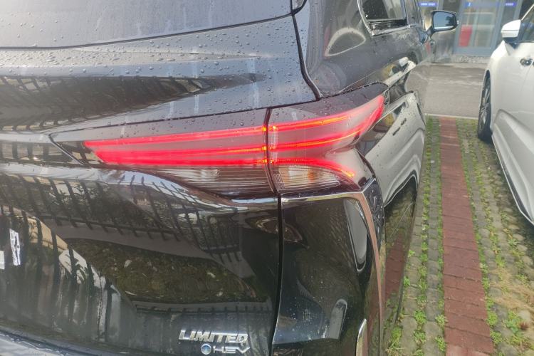 Used Toyota Sienna 2024 2.5L Hybrid Luxury Edition
