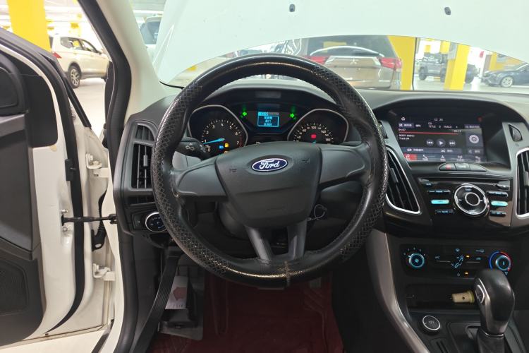 Used Ford Focus 2018 Hatchback Classic 1.6L Automatic Comfort Plus SmartDrive Edition
