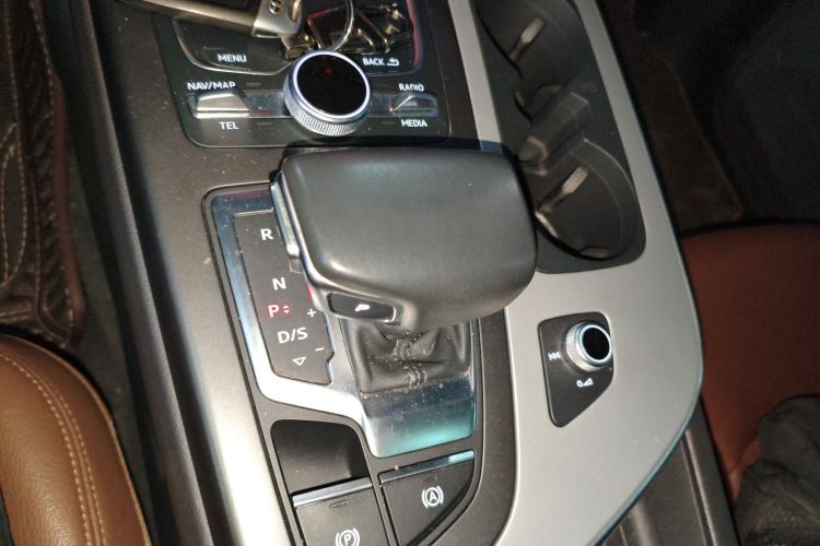 Used Audi Q7 2018 40 TFSI Comfort Model
