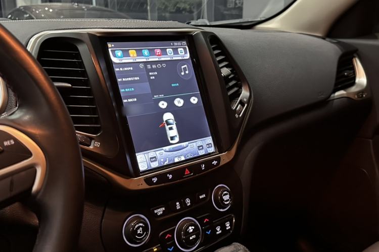 Used  Cherokee 2016 2.4L Leading Edition