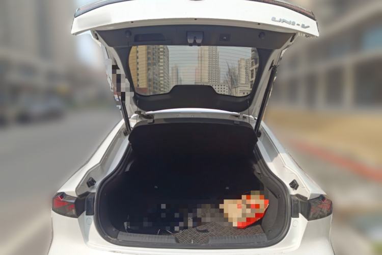 Used Changan UNI-V 2022 1.5T Prestige Version