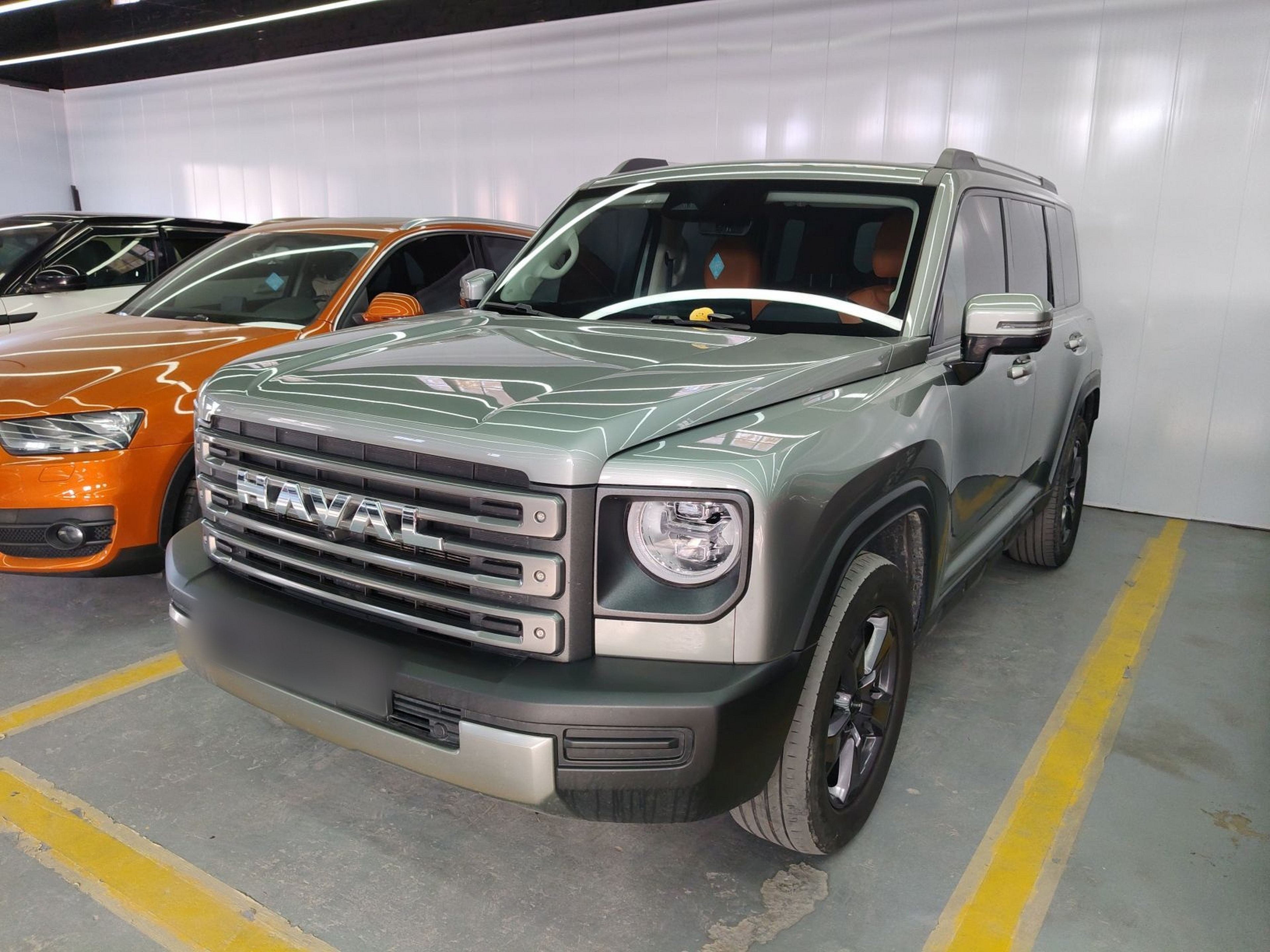 Под передней частью автомобиля