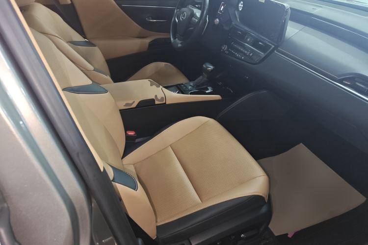 Used Lexus ES 2023 200 Excellence Edition
