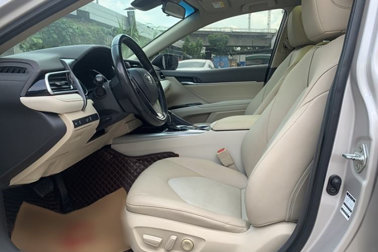 Used Toyota Camry 2019 Dual-Engine 2.5 HG Luxury Edition China VI Standard
