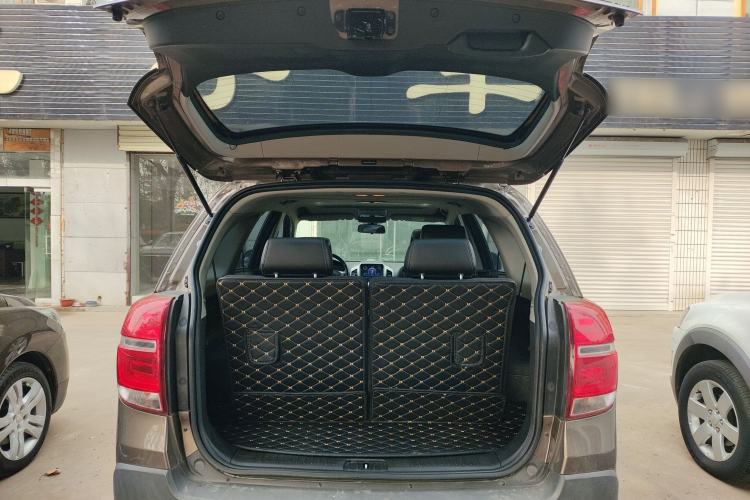 Used Chevrolet Captiva 2015 2.4L 4x4 Flagship Edition 7-Seater
