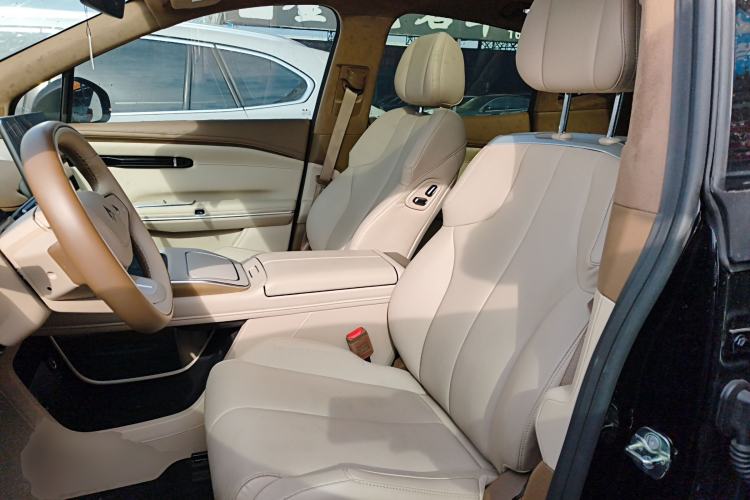 Used  HT 2023 670 Rear-Drive Ultra-High-Voltage NDA Version
