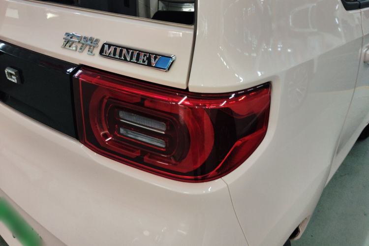 Used Wuling Hongguang MINIEV 2022 Macaron Premium Model – Lithium Ternary Battery
