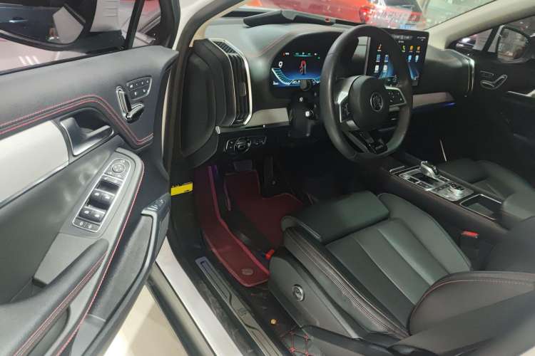 Used BYD Tang New Energy 2018 DM 2.0T All-Wheel Drive Smart Connect Elite 7-Seater China V Emission Standard
