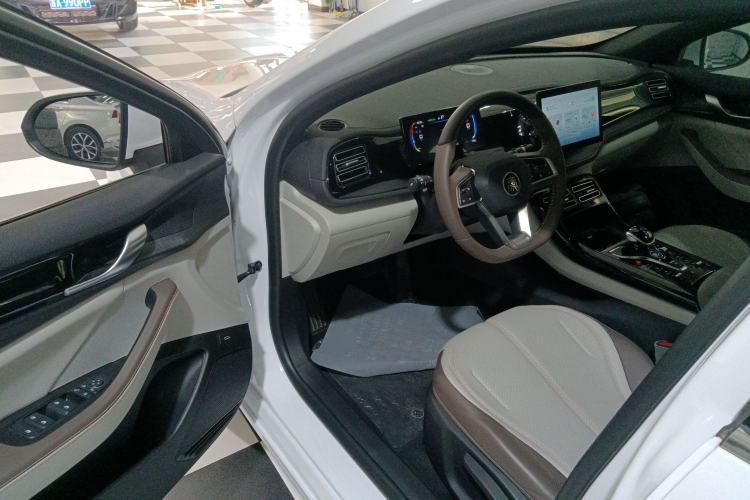 Used BYD Qin PLUS 2024 HONOR Edition DM-i 55KM Leading Model
