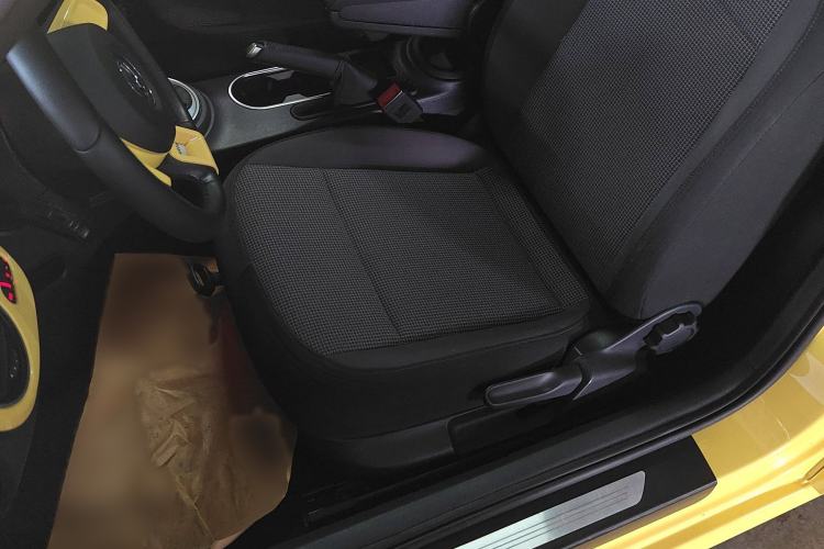 Used Volkswagen Beetle 2015 180TSI model
