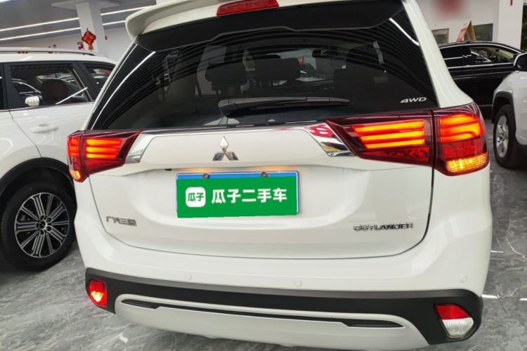 Used Mitsubishi Outlander 2020 2.4L 4x4 Zhi Xiang Edition 7-Seater