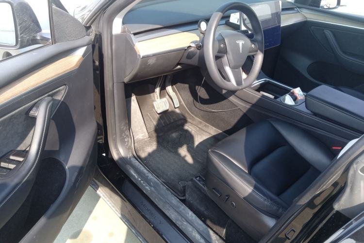 Used Tesla Model Y 2022 Rear-Wheel-Drive Version
