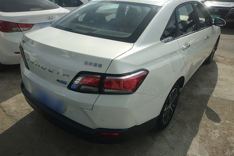 Used Venucia D60 2019 1.6L XL CVT Smart Connect Elite Edition
