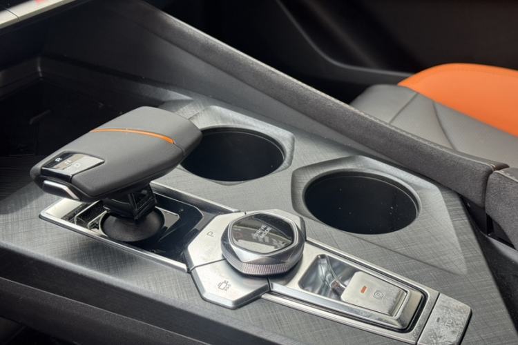 Used Changan UNI-V 2025 1.5T 500Bar Prestige Sporty Version
