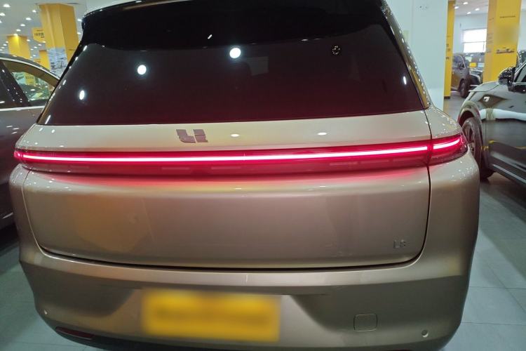 Used Li Auto L8 2023 Pro Model

