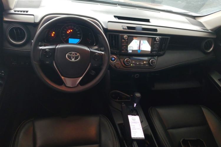 Used Toyota RAV4 2016 2.0L CVT Two-Wheel Drive Fashion Edition China V Standard
