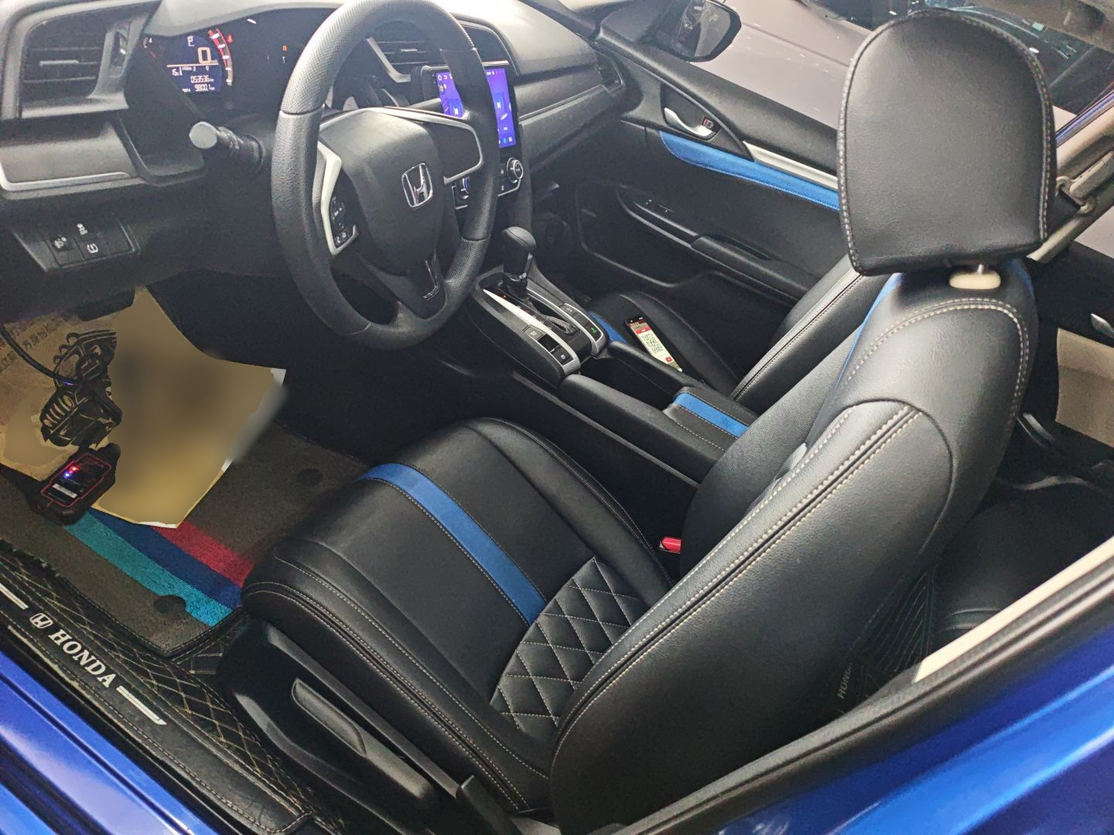 Переднее сиденье в автомобиле