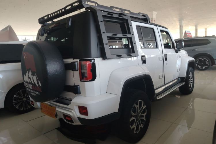 Used  BJ40 2023 2.0T Automatic Four-Wheel Drive Urban Hunter Edition Chivalrous Type