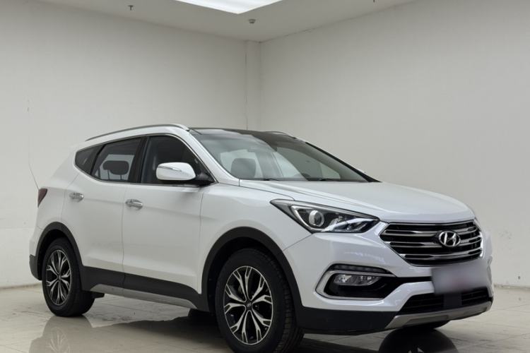 Used Hyundai Santa Fe 2017 2.4L Automatic Two-Wheel Drive Smart Version 5 Seats
