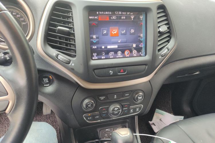 Used Jeep Cherokee 2016 2.0L Superior Edition
