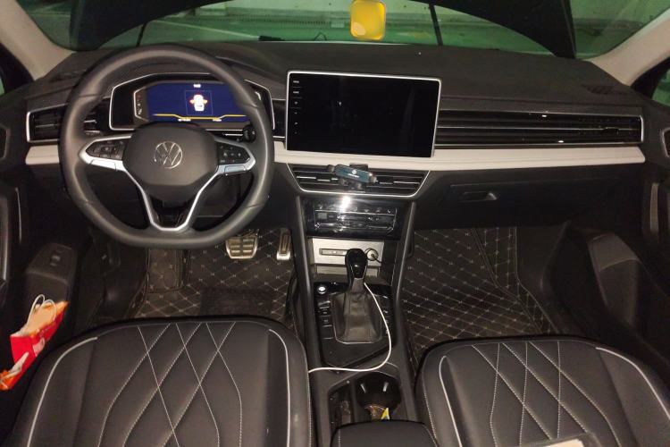 Used Volkswagen Tiguan L 2024 Outstanding Model 330TSI Automatic Two-Wheel Drive R-Line Dragon Glory Edition
