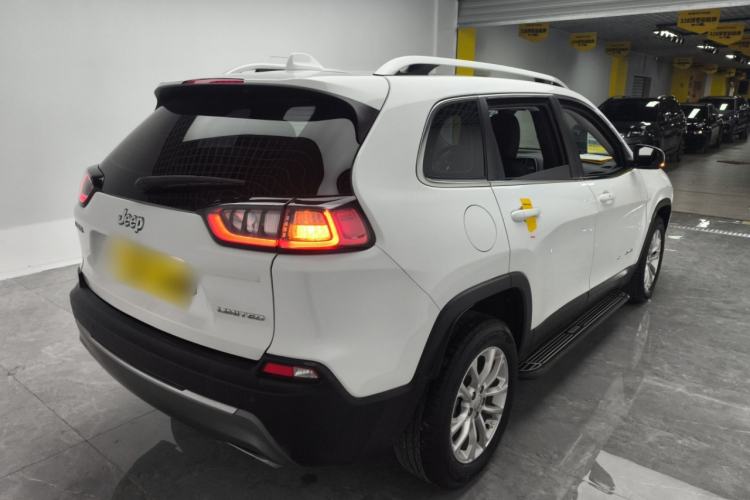 Used  Cherokee 2019 2.0T Two-Wheel Drive Smart Enjoyment Version China V
