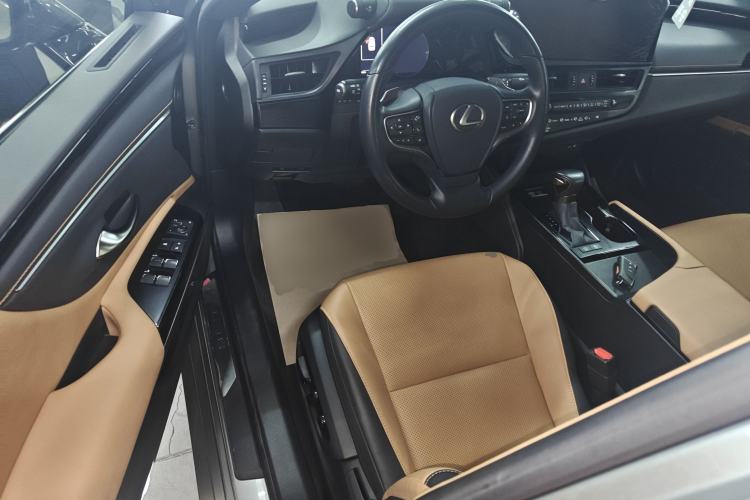 Used Lexus ES 2023 200 Excellence Edition
