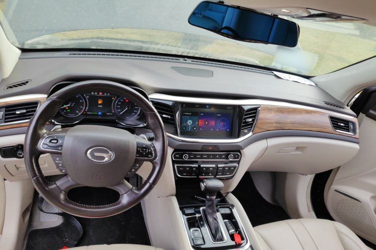 Used GAC Trumpchi GS8 2017 320T Two-Wheel Drive Luxury Smart Connectivity Version (7 Seats)
