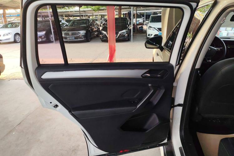 Used Volkswagen Tiguan L 2019 Revised 330TSI Automatic Two-Wheel Drive Smart & Luxury Edition China VI Standard

