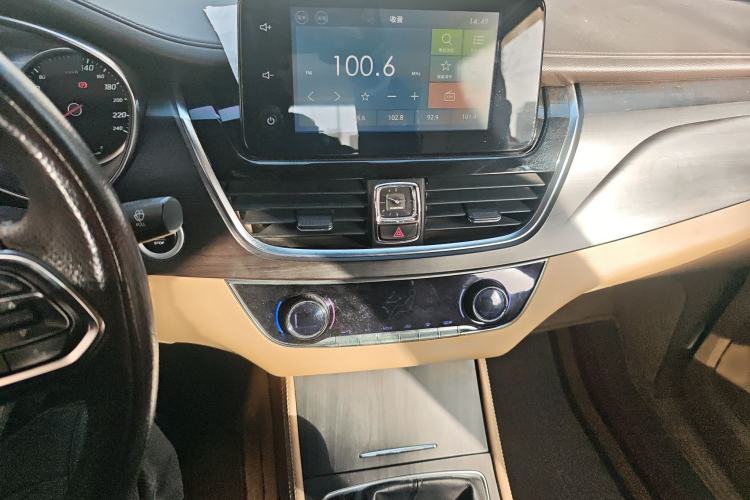 Used Baojun 730 2017 1.5T Manual Prestige Version 7 Seats
