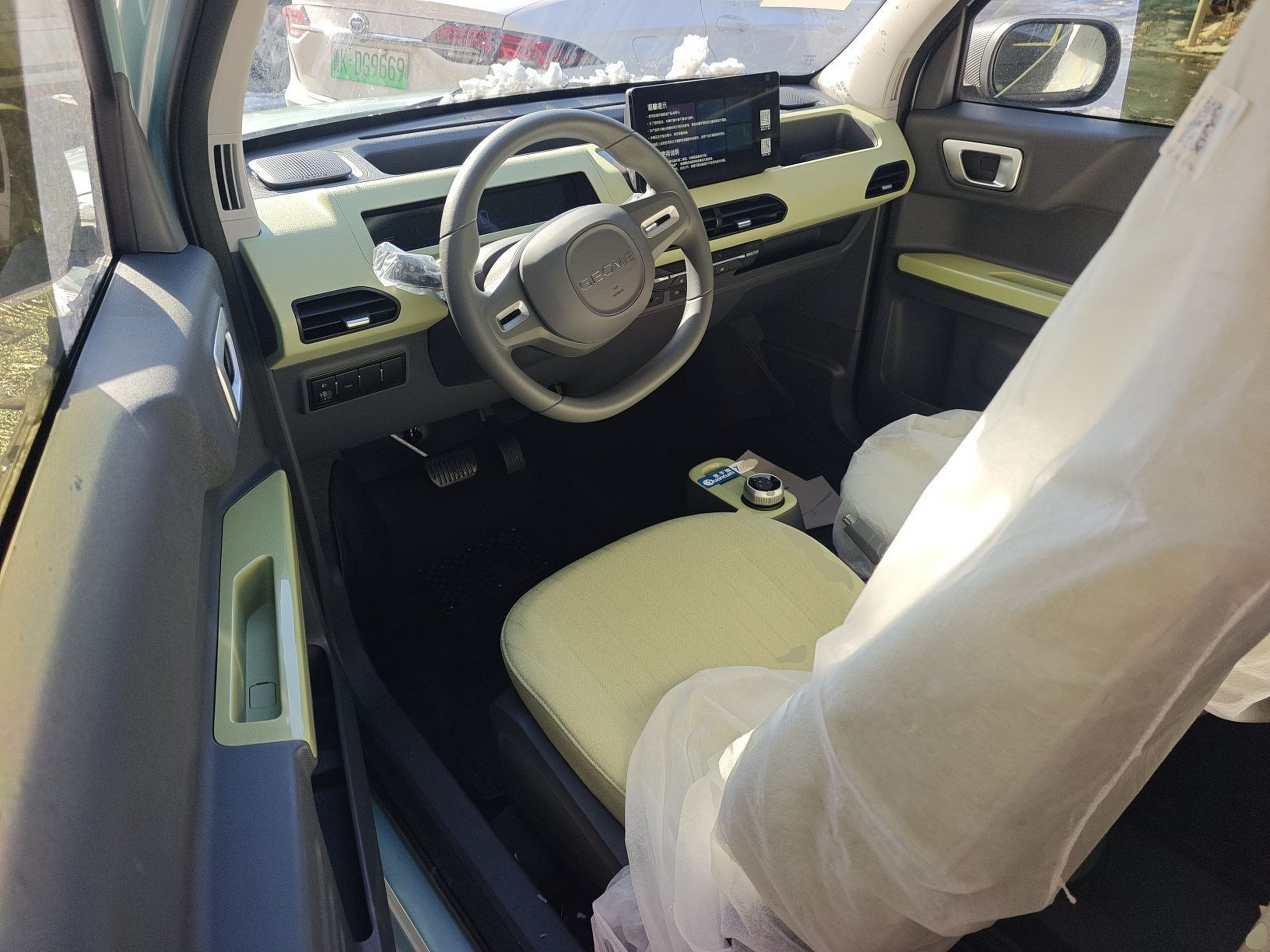 Переднее сиденье в автомобиле