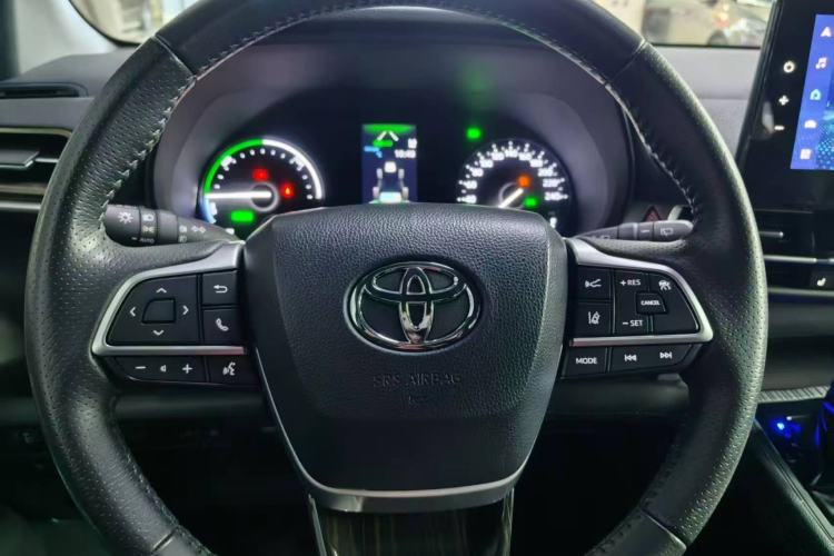 Used Toyota Sienna 2023 2.5L Hybrid Deluxe Edition