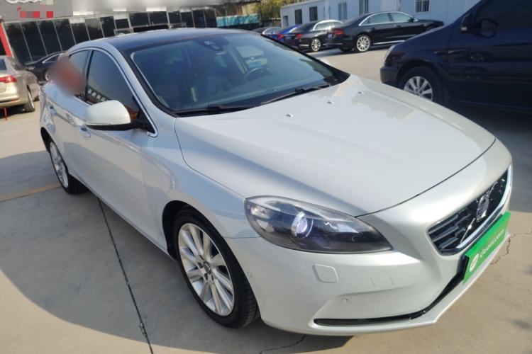 Used Volvo V40 2015 1.6T Zhiya Edition
