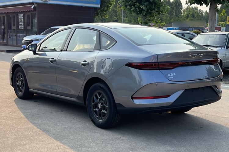 Used BYD Qin PLUS 2025 DM-i Smart Drive 55KM Leading Model
