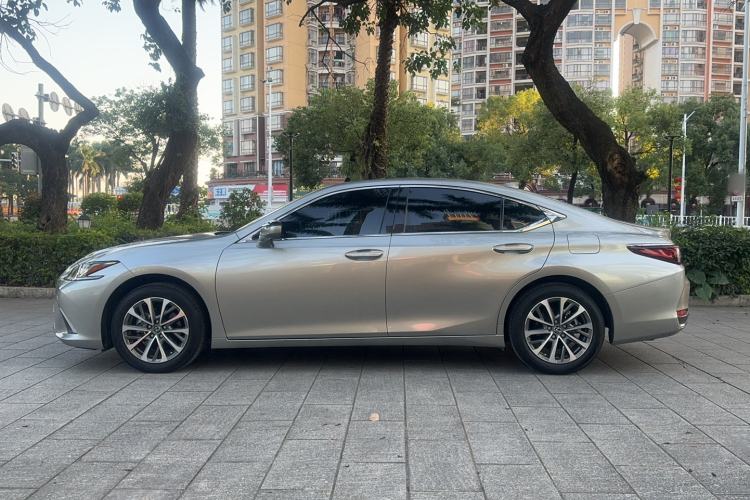 Used Lexus ES 2024 200 Premium Edition
