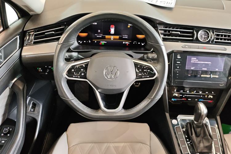 Used Volkswagen Magotan 2023 2 Million Units Limited Edition 330TSI DSG Leading Version
