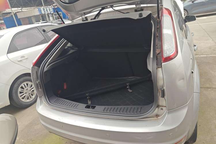 Used Ford Focus 2013 Hatchback Classic 1.8L Automatic Base Model
