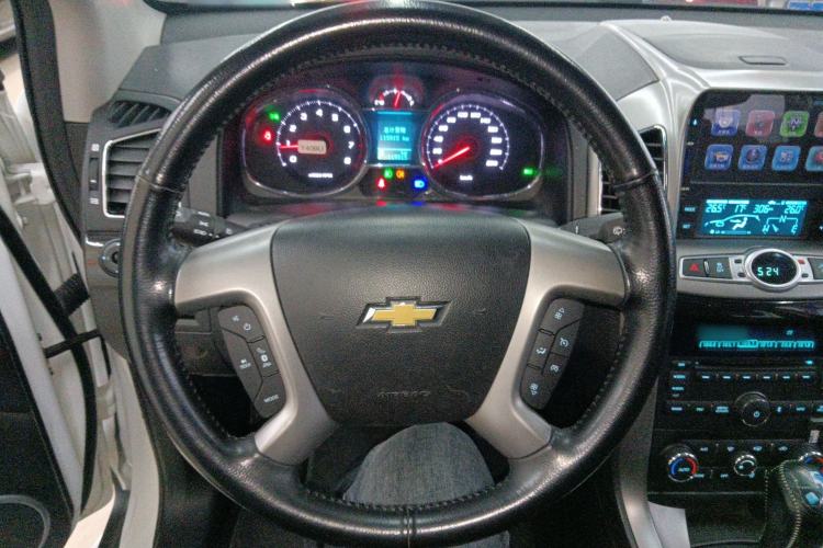 Used Chevrolet Captiva 2015 2.4L 4x4 Flagship Edition 7-Seater
