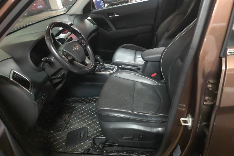 Used Hyundai ix25 2015 1.6L Automatic Two-Wheel-Drive Deluxe DLX Model
