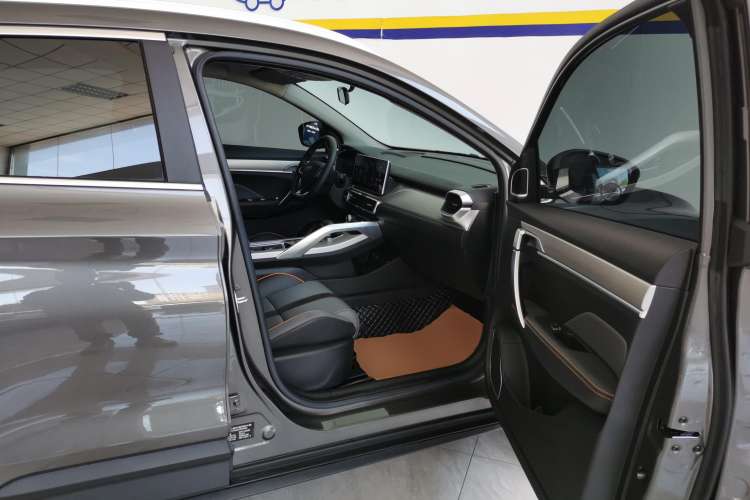 Used Geely Auto Coolray 2023 1.5T DCT Platinum Edition
